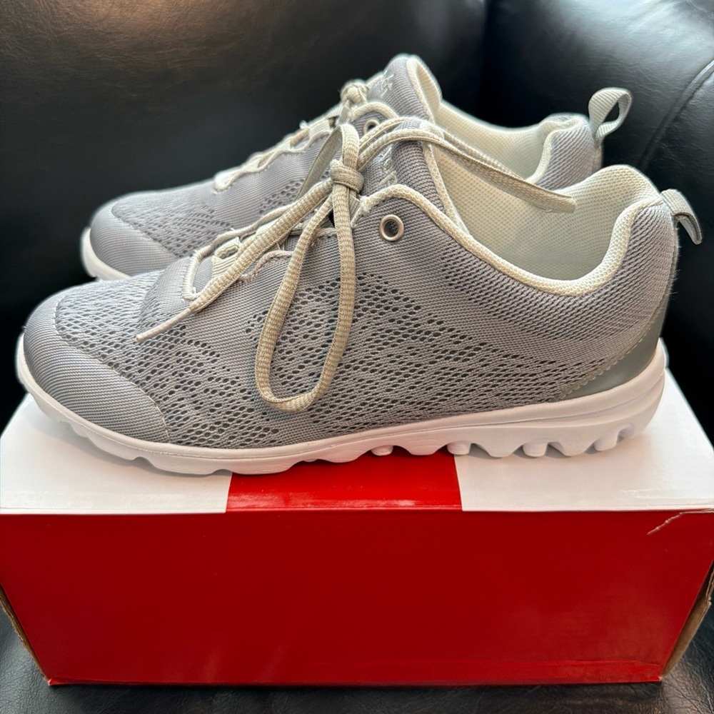 PROPET TRAVELACTIV W5102 SILVER WOMENS SHOE CASUAL SIZE 6.5 W (D) NIB
